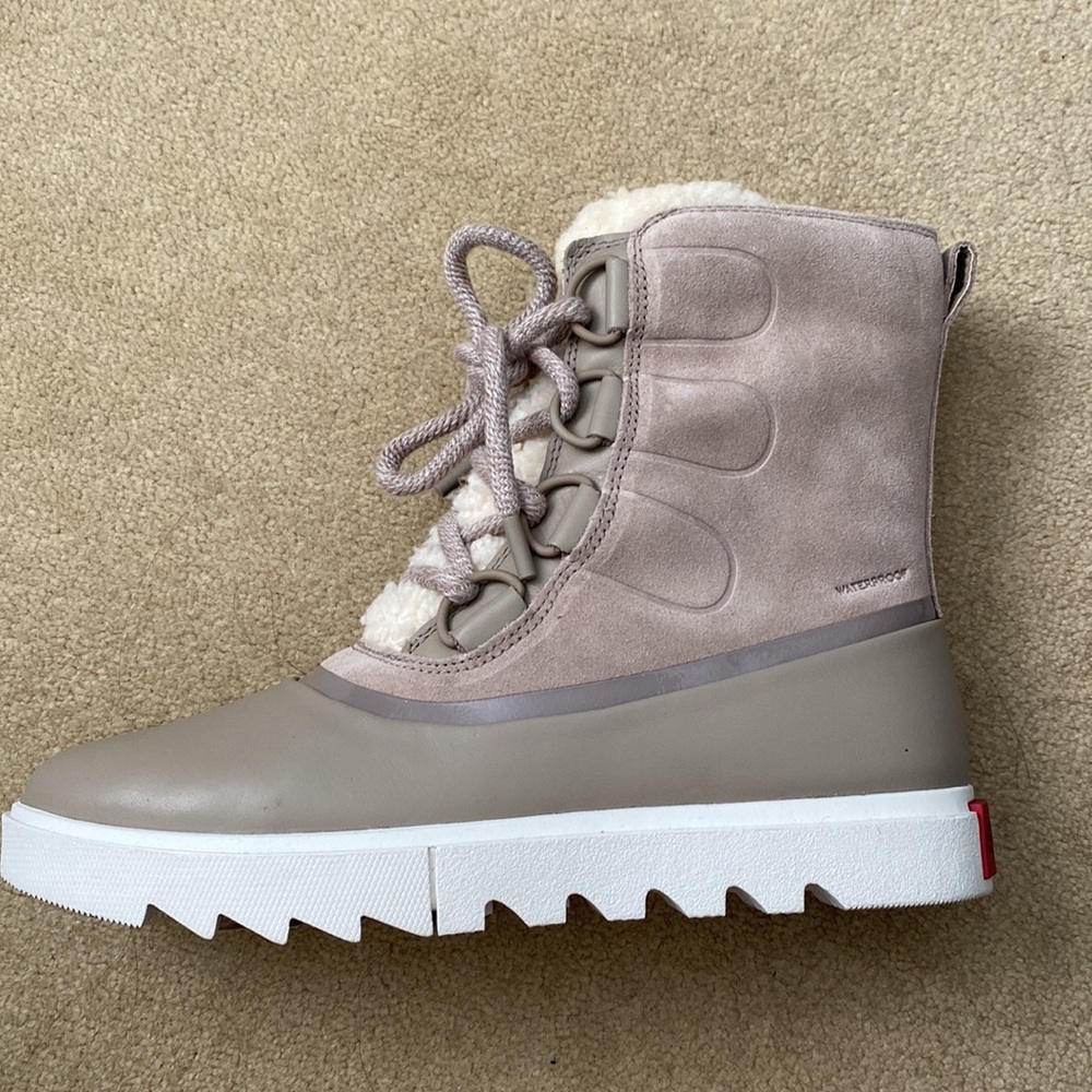 SOREL WOMEN WINTER BOOTS! - Picture 2 of 9